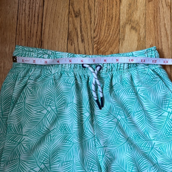 Vineyard vines performance boys shorts medium nwot medium (12/14) - Picture 9 of 13